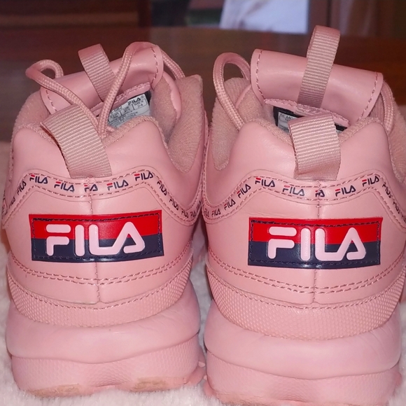 Host Pick ♥️ Fila Disruptor 2 Athletic Shoe - Picture 2 of 5